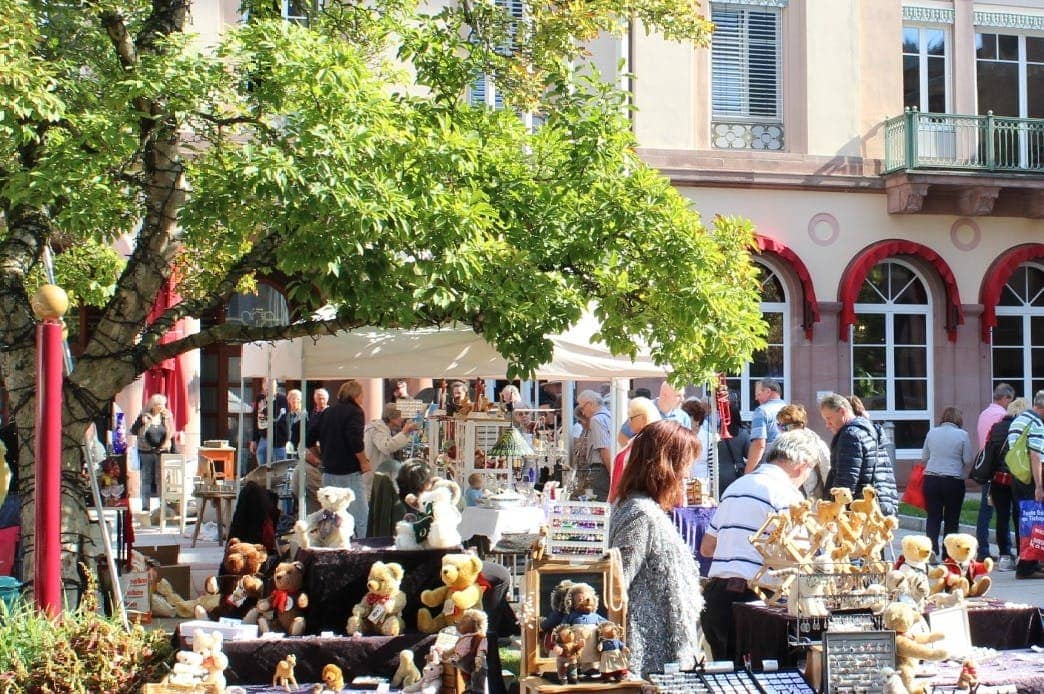Antik- und Trödelmarkt Kurplatz Bad Wildbad Schwarzwald