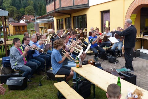 Gemeindefest in Sprollenhaus unter dem Motto "Wie ein Vogel im Nest"