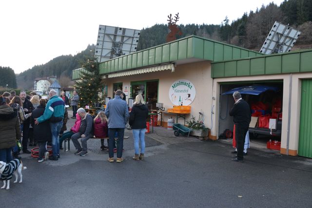 Treff am Feuer beim Minimarkt Kleinenzhof