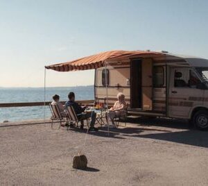 BON VOYAGE – BIS HIERHER UND NOCH WEITER (OmU) 106 BON VOYAGE – BIS HIERHER UND NOCH WEITER (OmU)