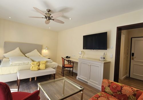 Badhotel Doppelzimmer Comfort mit Dusche zum Wald