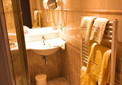 Wellnesshotel Moknis im Schwarzwald das Badezimmer Luxus Rossini Bad Wildbad