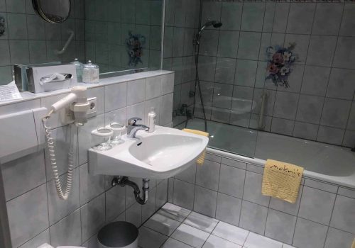 Doppelzimmer Maximum Rossini Bad im Wellnesshotel Moknis im Schwarzwald