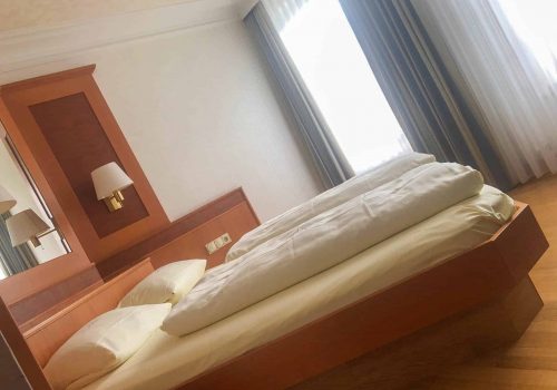 Rossini 4 Doppelzimmer Maximum Rossini Bett im Wellnesshotel Moknis